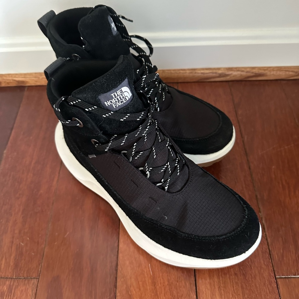New Women’s 9.5 The North Face Boots